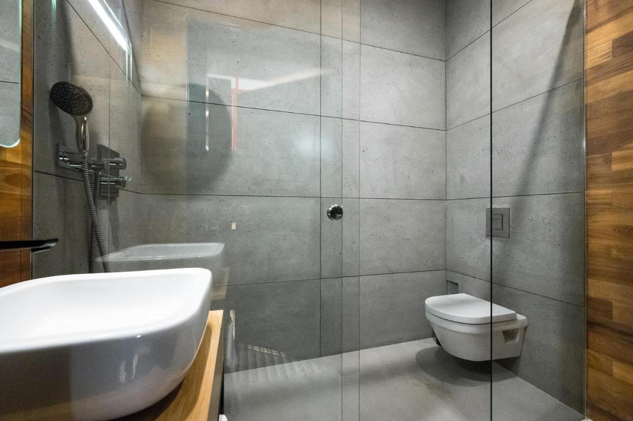 Goldfinger 3-Bed Unique Apartment In The Heart Of Podgorze Krakow Dış mekan fotoğraf